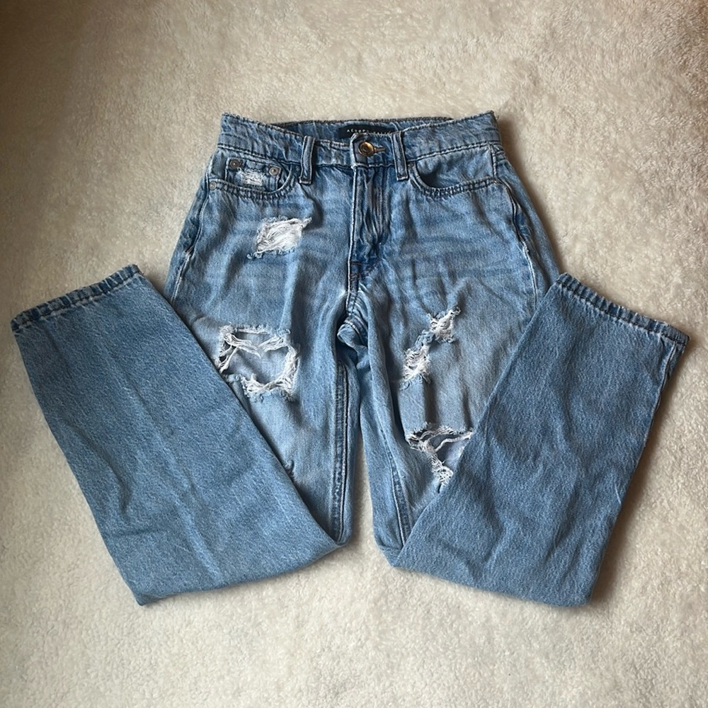 Aéropostale Ripped Mom Jeans